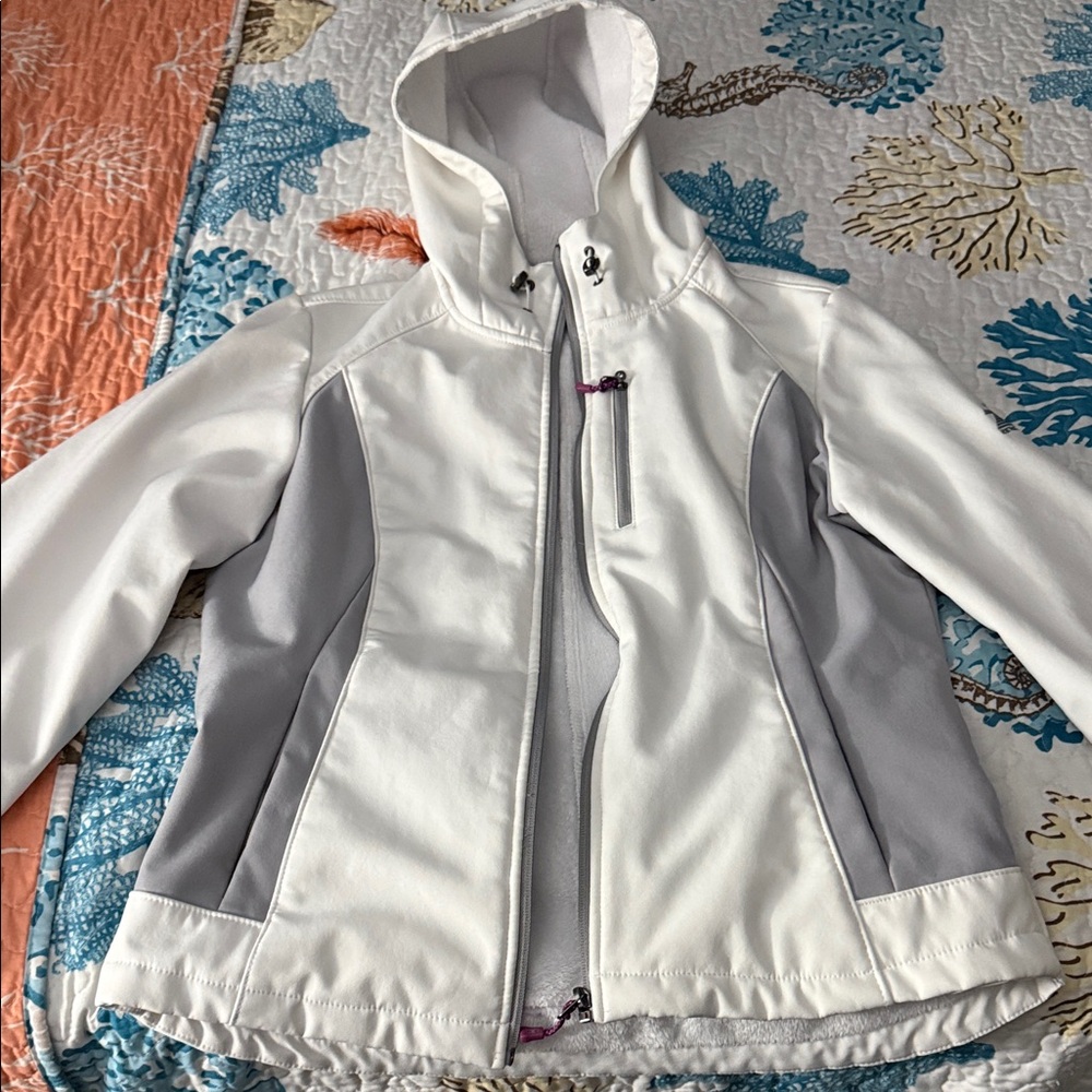 ZeroXposur Women's White and Gray Ski Jacket